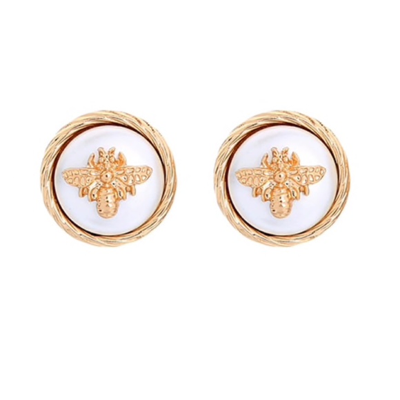 Jewelry - Vintage Gold and Pearl Bee Stud